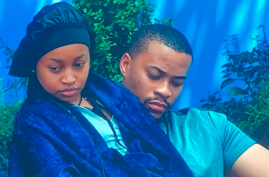Zee and Sinaye share their thoughts on the alleged footage of Taki with Xhanti and Sinaye talking. While fans and housemates were going gaga at each other, Zee and Sinaye came to drop emojis and left.