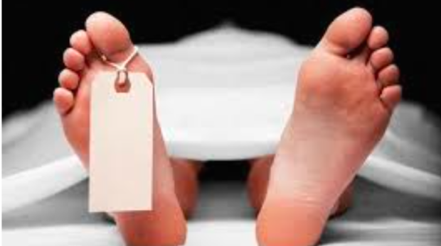A taxi driver from Kasoa Akweley believed to be in his early 30s, checked into a hotel room with his side chick and died under mysterious circumstances, and the lady is nowhere to be found.