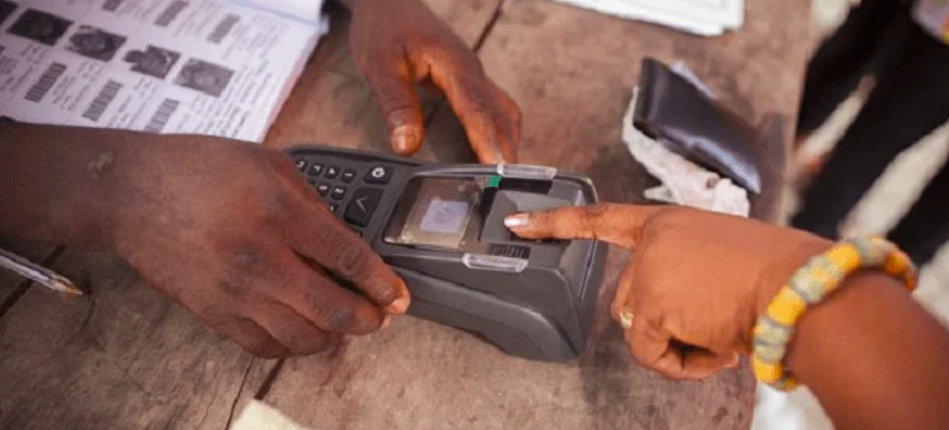 Network signal fluctuations hampered the mop-up voter registration exercise in the New Juaben South Municipality on Friday, leading the Electoral Commission (EC) to reschedule the registration of 12 individuals to Saturday, August 3, 2024.