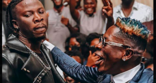 The rivalry between Ghanaian dancehall giants Shatta Wale and Stonebwoy has reached a boiling point as Shatta Wale publicly challenges his longtime competitor to a face-off at the Accra Sports Stadium.