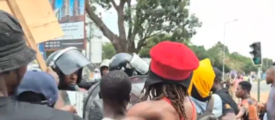 A video circulating on social media shows protesters clashing with police as they attempt to cross a barricade during a demonstration advocating for an end to illegal mining, commonly referred to as “galamsey.”